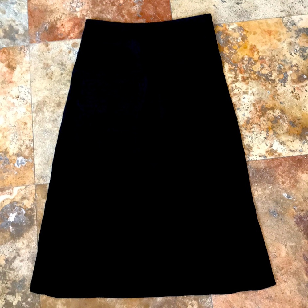 Elegant midi skirt from ATM. Size S. silk. Versatile and sophisticated.